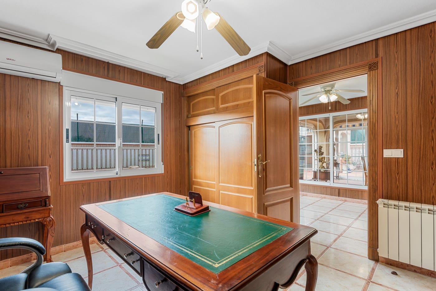 4 sypialnia Willa na sprzedaż w Torrevieja z basenem garażem - 689 000 € (Ref: 8781396)