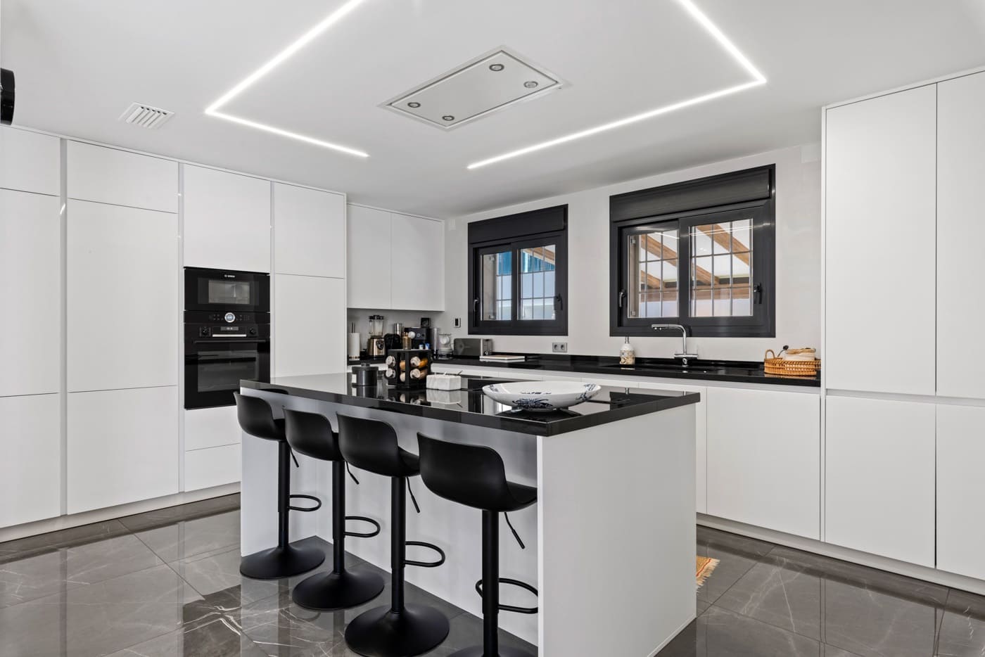 5 soveværelse Villa til salg i Playa de San Juan med swimmingpool garage - € 1.365.000 (Ref: 8822048)