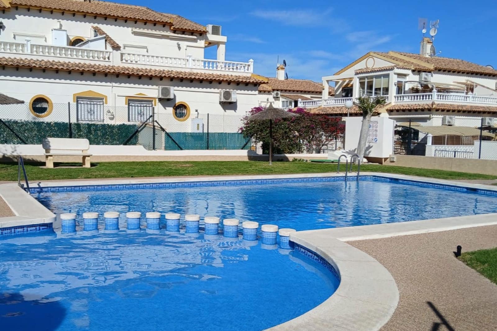 3 soveværelse Byhus til salg i Orihuela Costa med swimmingpool - € 277.900 (Ref: 9076121)