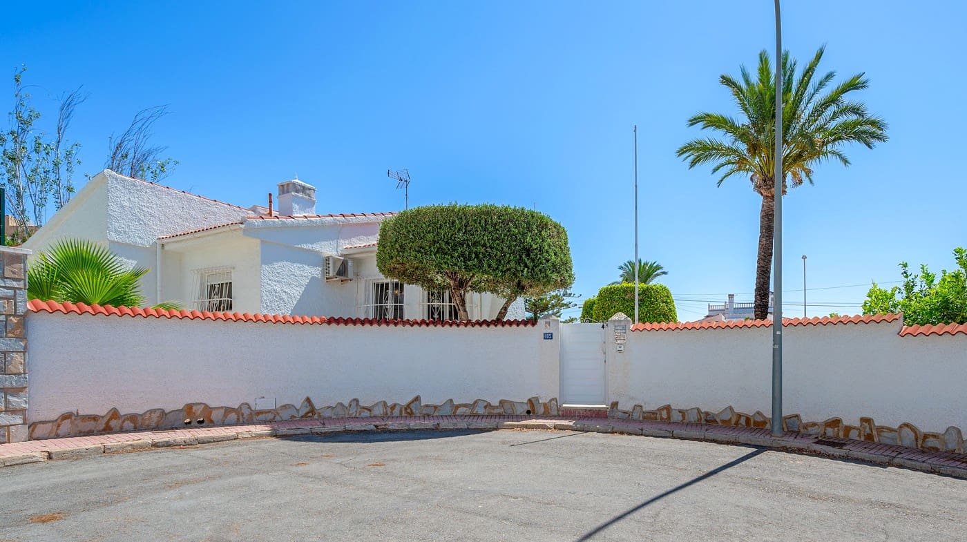 3 bedroom Villa for sale in Ciudad Quesada with pool garage - € 490,000 (Ref: 9137092)