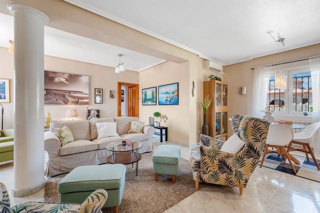 Chalet de 3 habitaciones en Ciudad Quesada, Rojales en venta con piscina - 460.000 € (Ref: 9291286)