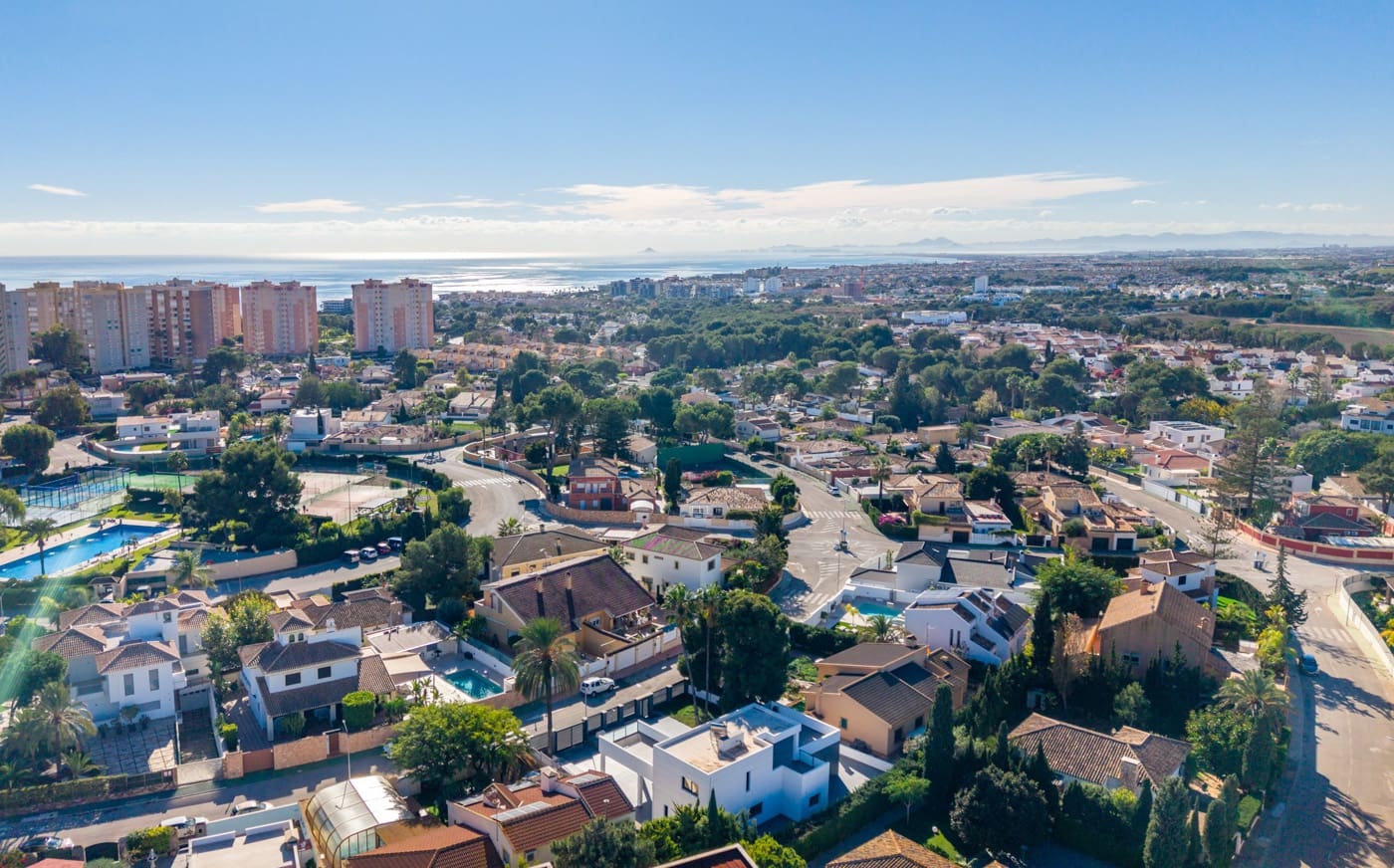 4 soverom Villa til salgs i Dehesa de Campoamor med svømmebasseng garasje - € 1 100 000 (Ref: 9439680)