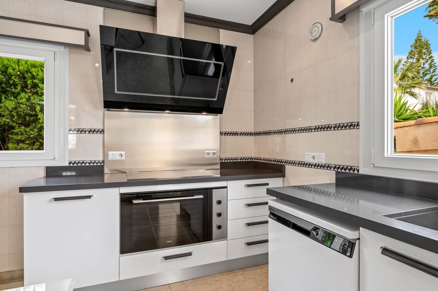 4 bedroom Villa for sale in Ciudad Quesada with pool garage - € 750,000 (Ref: 9658461)