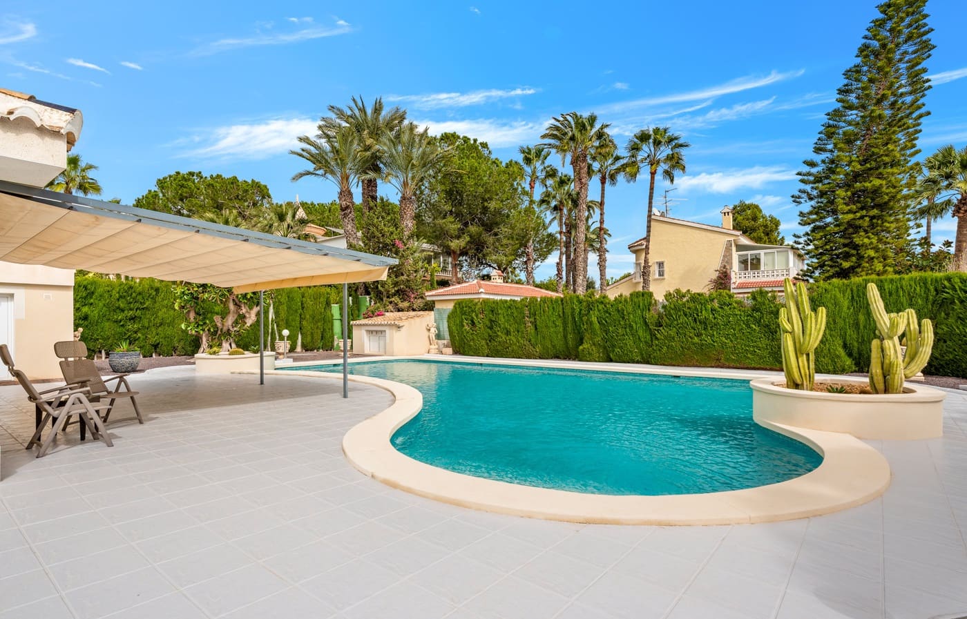 4 bedroom Villa for sale in Ciudad Quesada with pool garage - € 750,000 (Ref: 9658461)