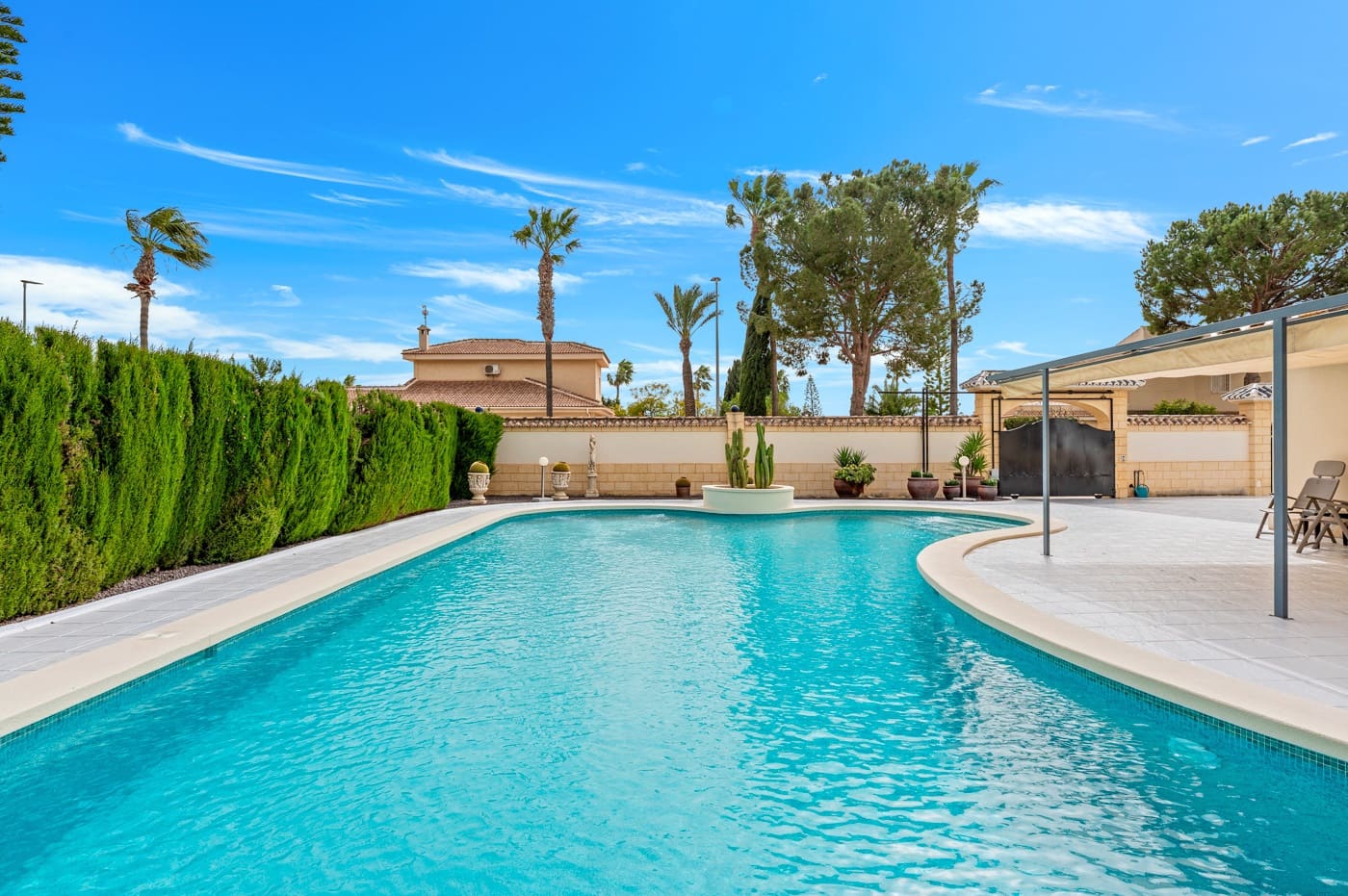 4 bedroom Villa for sale in Ciudad Quesada with pool garage - € 750,000 (Ref: 9658461)