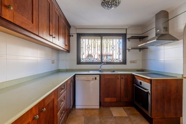 Chalet de 6 habitaciones en Villamartin, Orihuela en venta con piscina garaje - 365.000 € (Ref: 9686201)