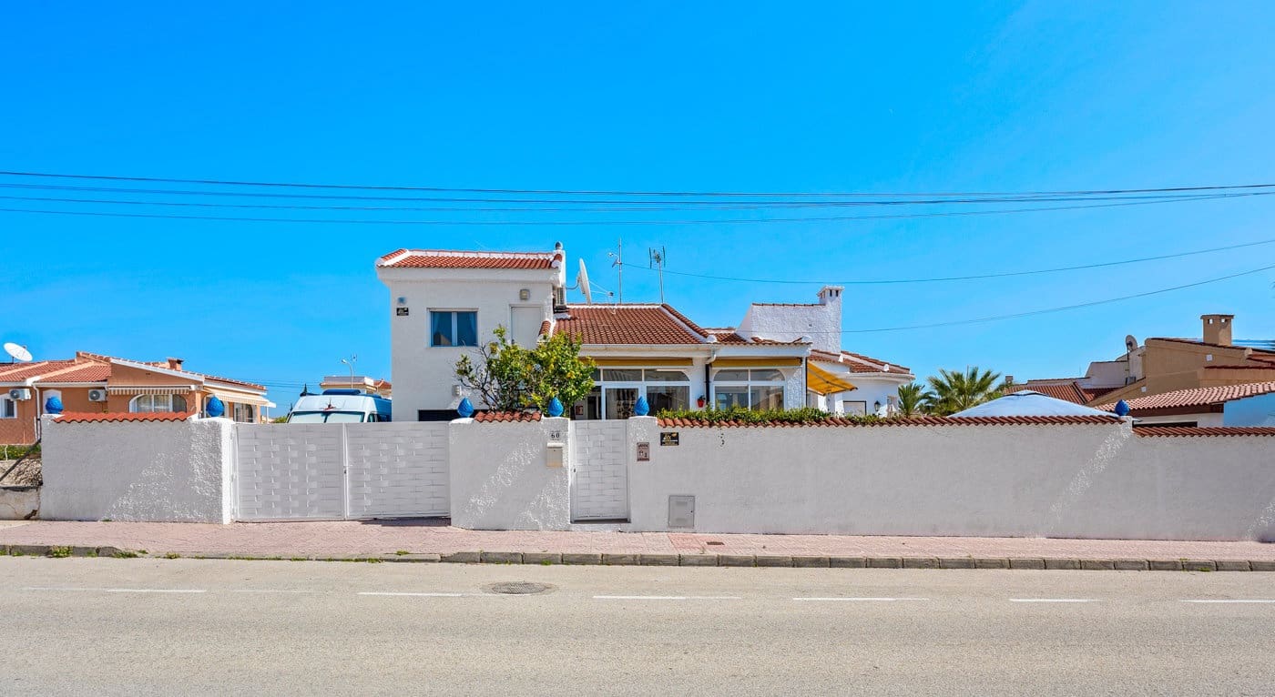 3 bedroom Villa for sale in Ciudad Quesada with pool garage - € 495,000 (Ref: 9721711)
