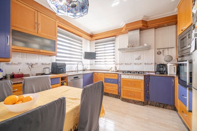 4 soveværelse Byhus til salg i El Moncayo, Guardamar del Segura med swimmingpool garage - € 395.000 (Ref: 9772858)