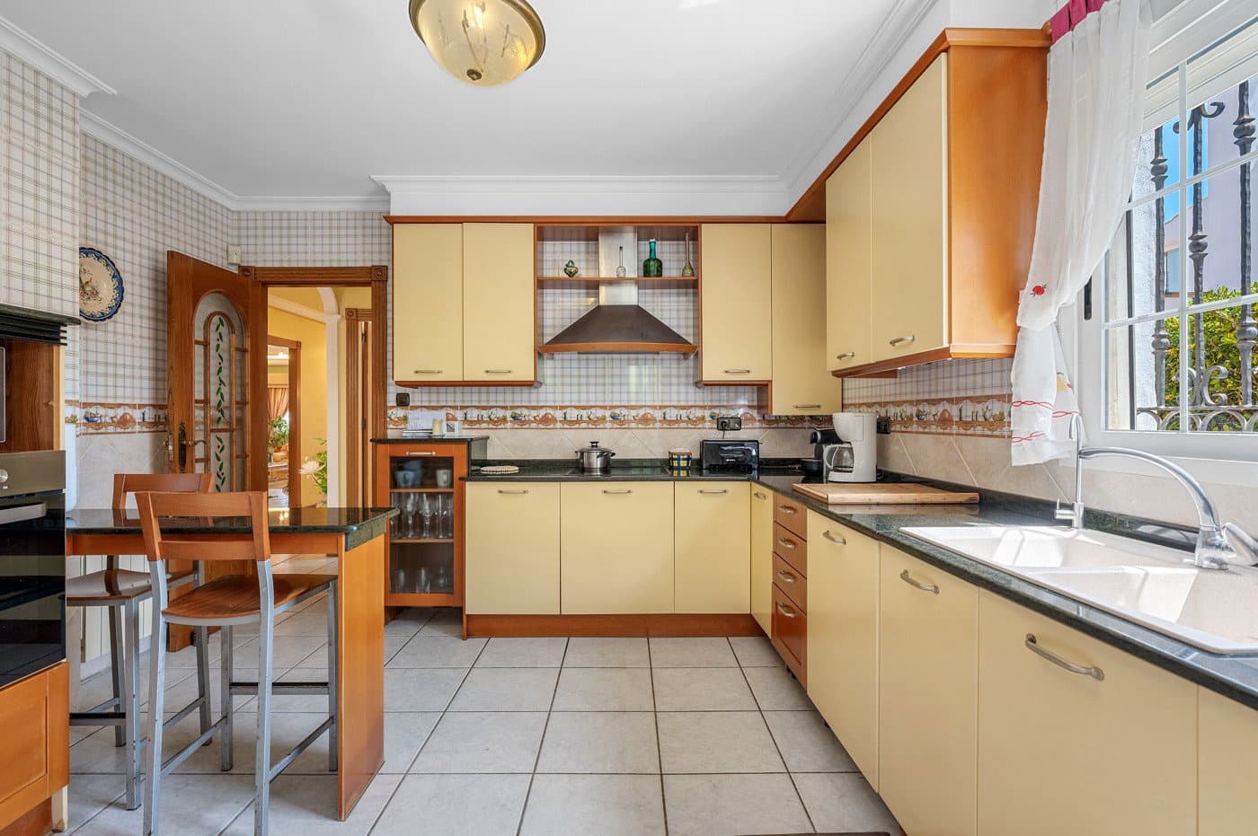 Chalet de 6 habitaciones en Torrevieja en venta con piscina - 950.000 € (Ref: 9796942)