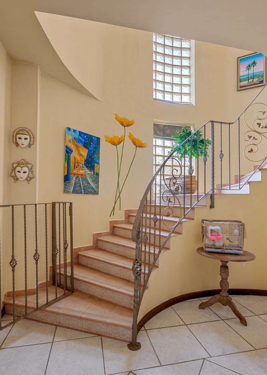 Chalet de 6 habitaciones en Torrevieja en venta con piscina - 950.000 € (Ref: 9796942)