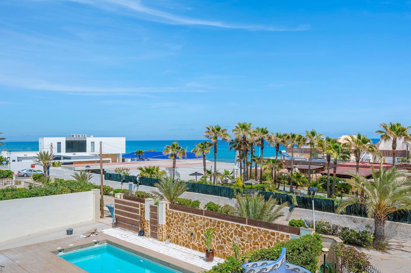Chalet de 6 habitaciones en Torrevieja en venta con piscina - 950.000 € (Ref: 9796942)