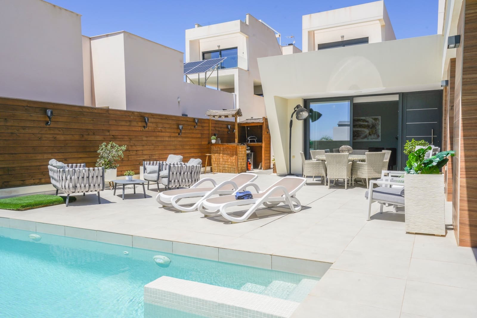 4 slaapkamer Villa te koop in Benijofar met zwembad garage - € 640.000 (Ref: 9855218)