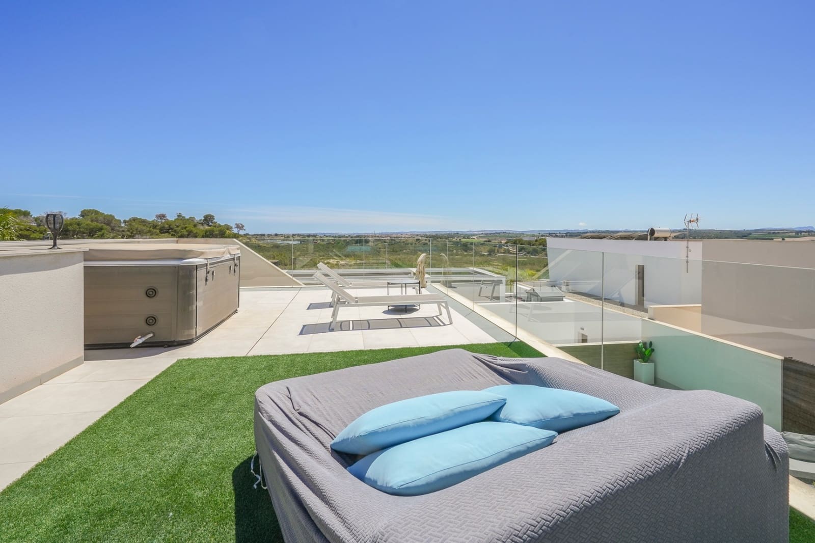 4 slaapkamer Villa te koop in Benijofar met zwembad garage - € 640.000 (Ref: 9855218)