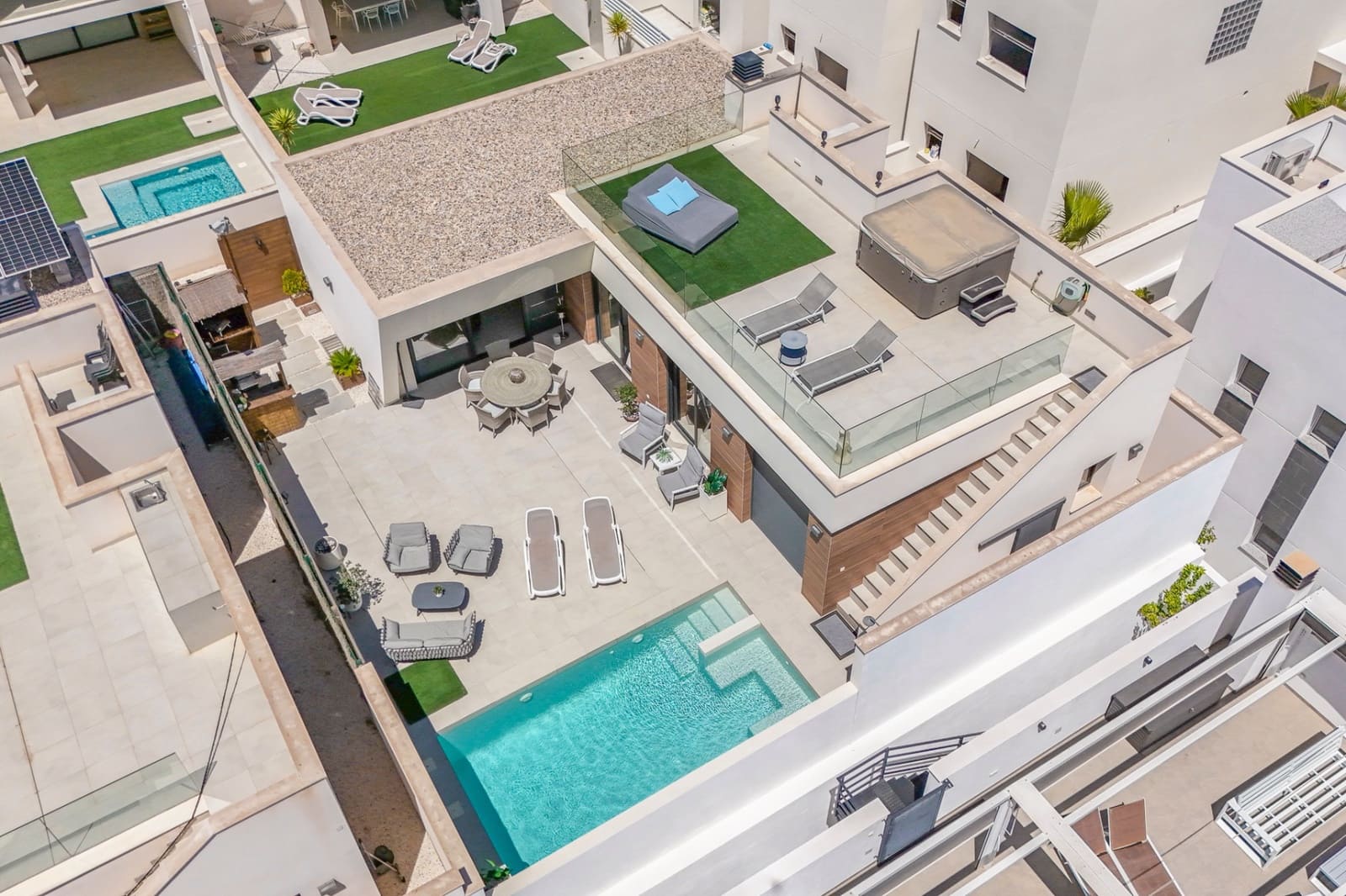 4 slaapkamer Villa te koop in Benijofar met zwembad garage - € 640.000 (Ref: 9855218)