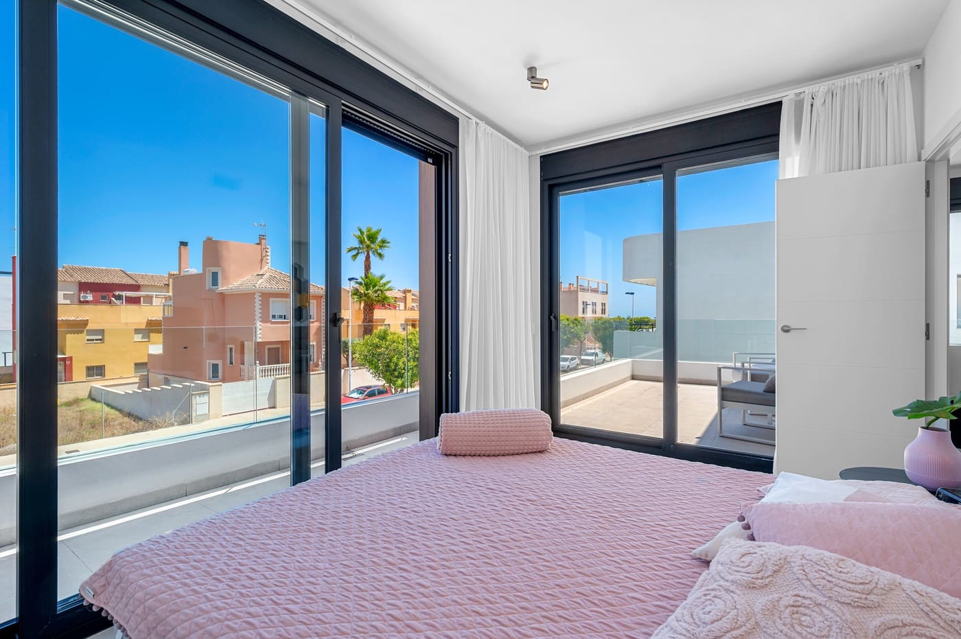 4 bedroom Villa for sale in Guardamar del Segura with pool garage - € 1,250,000 (Ref: 9999567)