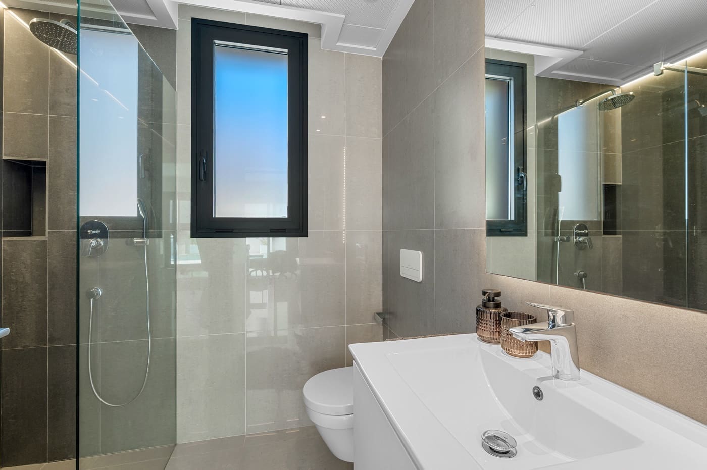 4 bedroom Villa for sale in Guardamar del Segura with pool garage - € 1,250,000 (Ref: 9999567)