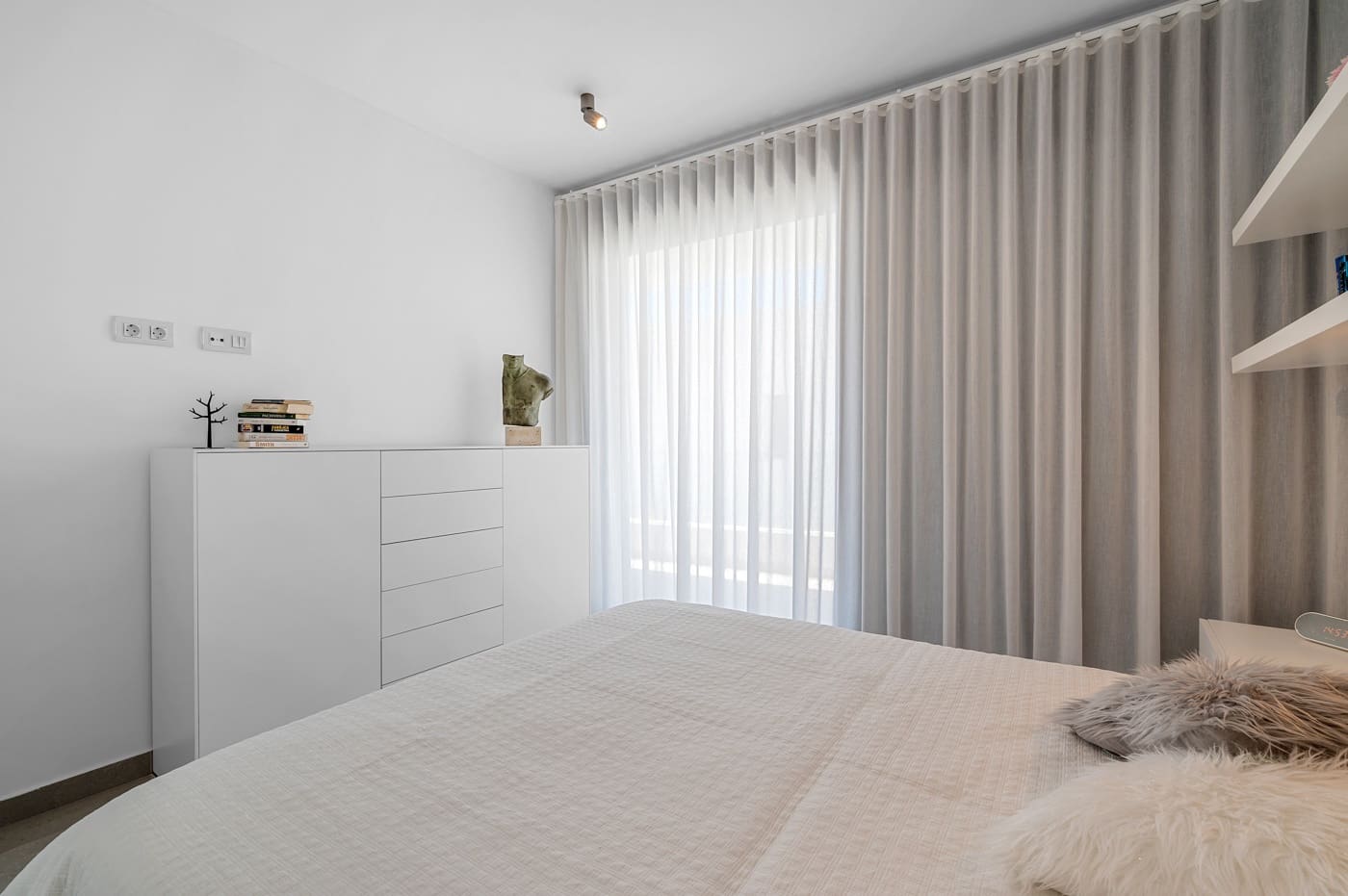 4 bedroom Villa for sale in Guardamar del Segura with pool garage - € 1,250,000 (Ref: 9999567)