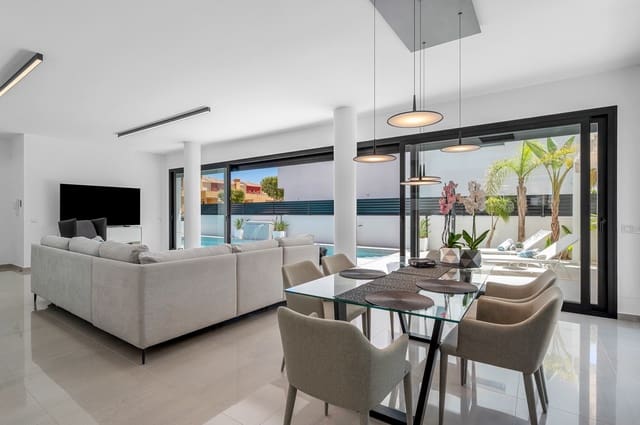 4 bedroom Villa for sale in Los Secanos, Guardamar del Segura with pool garage - € 1,250,000 (Ref: 9999567)