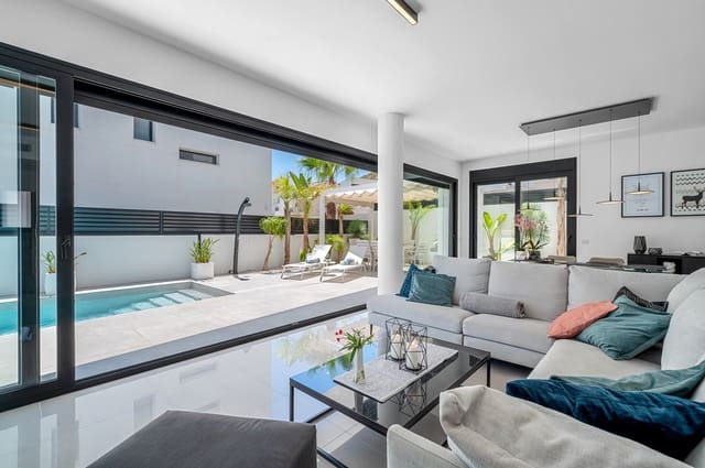 4 bedroom Villa for sale in Los Secanos, Guardamar del Segura with pool garage - € 1,250,000 (Ref: 9999567)