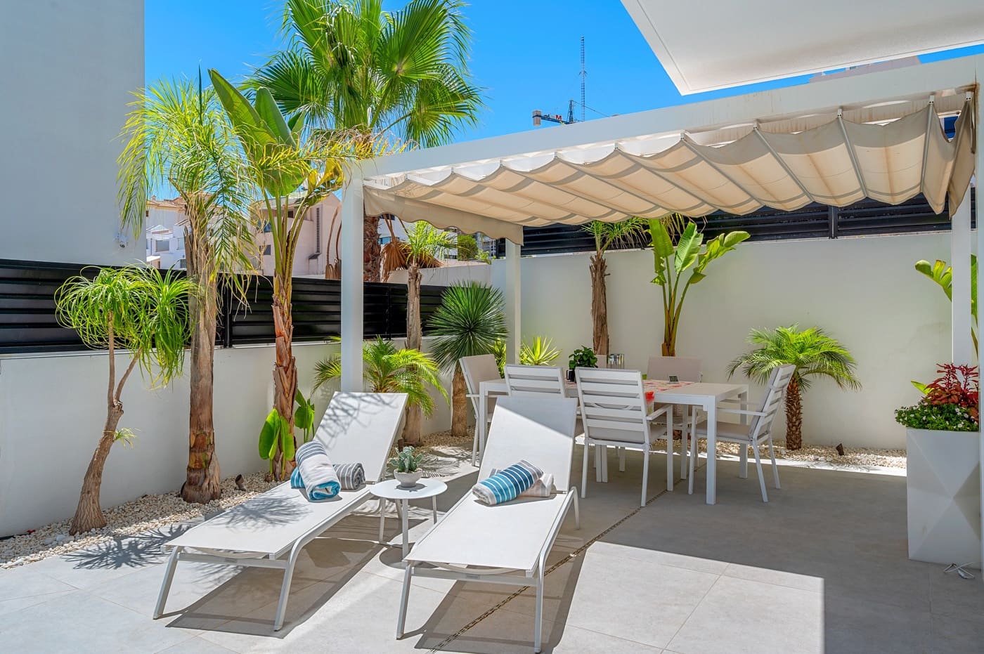 4 bedroom Villa for sale in Guardamar del Segura with pool garage - € 1,250,000 (Ref: 9999567)