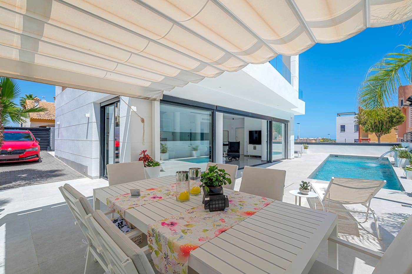 4 bedroom Villa for sale in Guardamar del Segura with pool garage - € 1,250,000 (Ref: 9999567)