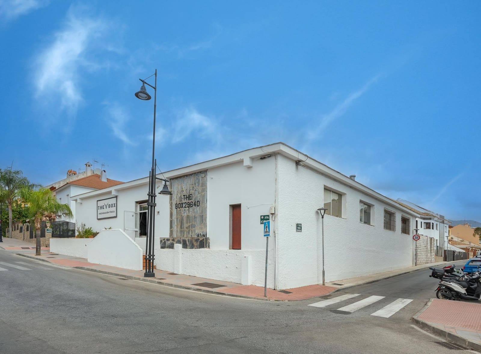 Commercial for sale in Fuengirola - € 729,000 (Ref: 10081375)