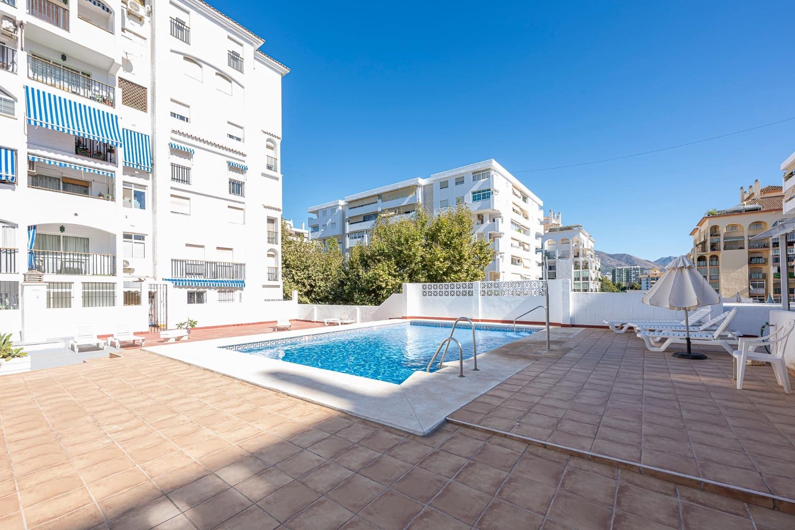 4 makuuhuone Asunto myytävänä paikassa Fuengirola mukana uima-altaan - 409 000 € (Ref: 10120013)