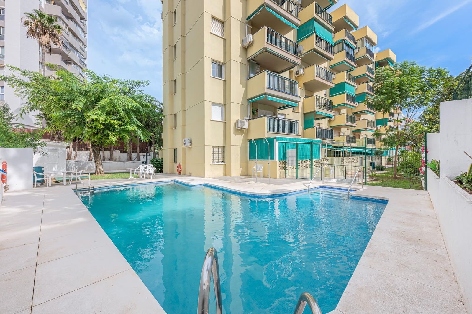 2 soveværelse Lejlighed til salg i Fuengirola med swimmingpool garage - € 365.000 (Ref: 10155364)