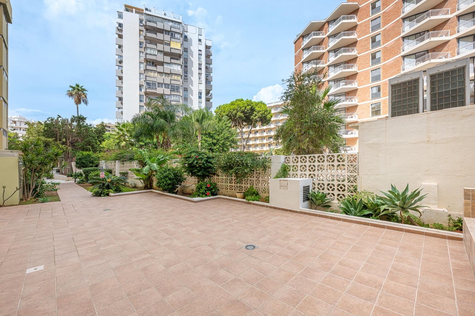 2 soveværelse Lejlighed til salg i Fuengirola med swimmingpool garage - € 365.000 (Ref: 10155364)