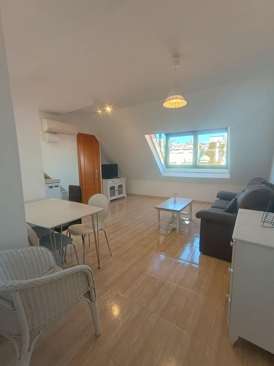 2 slaapkamer Flat te huur in Fuengirola - € 1.100 (Ref: 10177310)