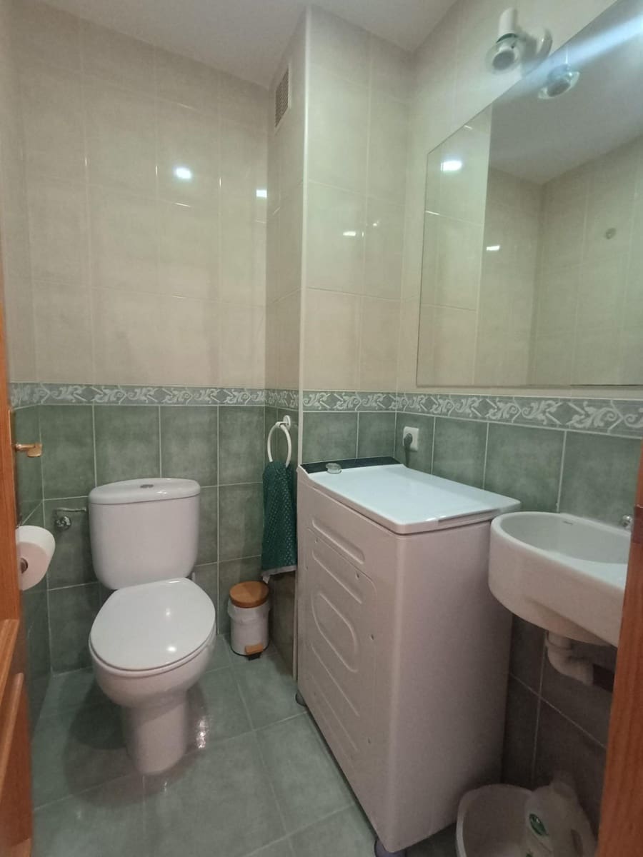2 slaapkamer Flat te huur in Fuengirola - € 1.100 (Ref: 10177310)