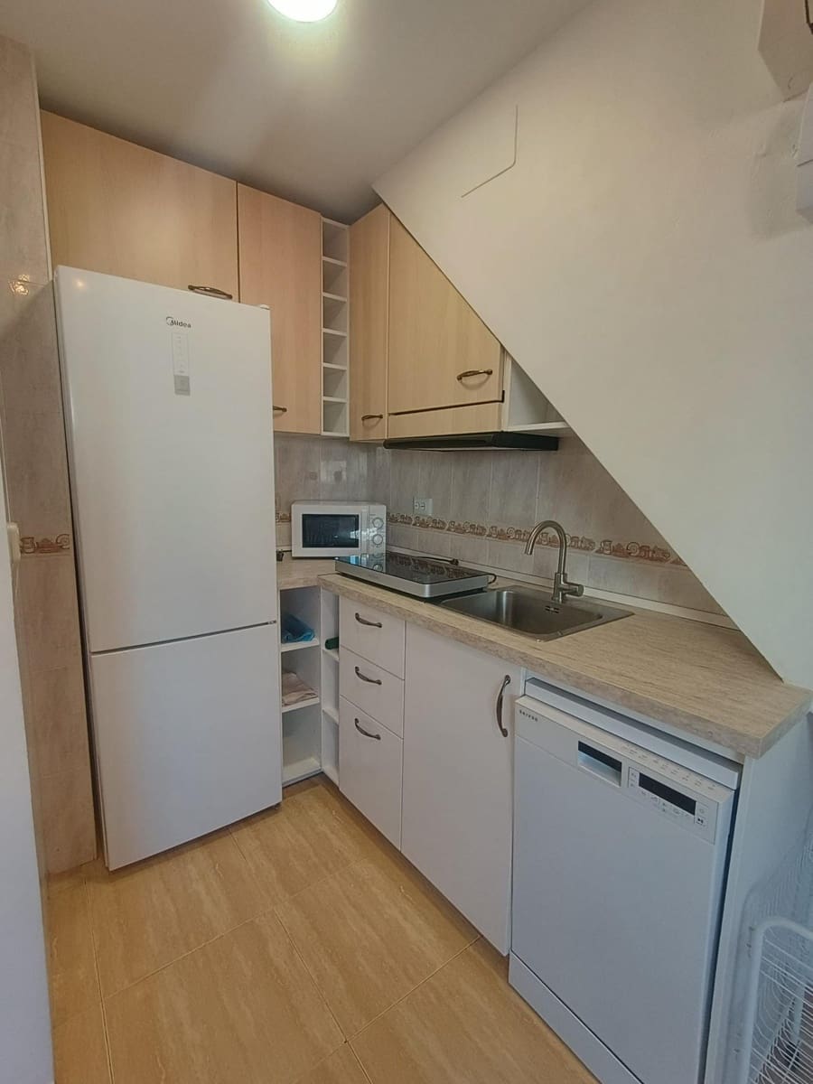 2 slaapkamer Flat te huur in Fuengirola - € 1.100 (Ref: 10177310)