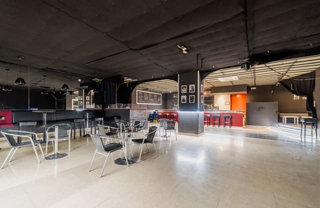 Commercieel te huur in Los Boliches , Fuengirola - € 2.500 (Ref: 6178642)