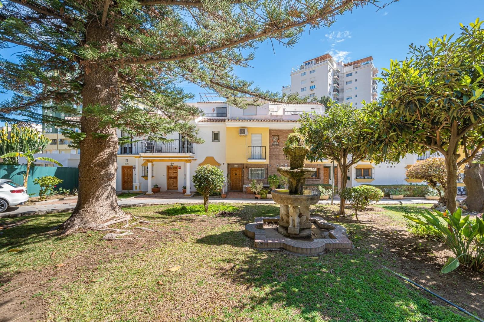 3 soveværelse Rækkehus til salg i Fuengirola med swimmingpool - € 525.000 (Ref: 7438480)