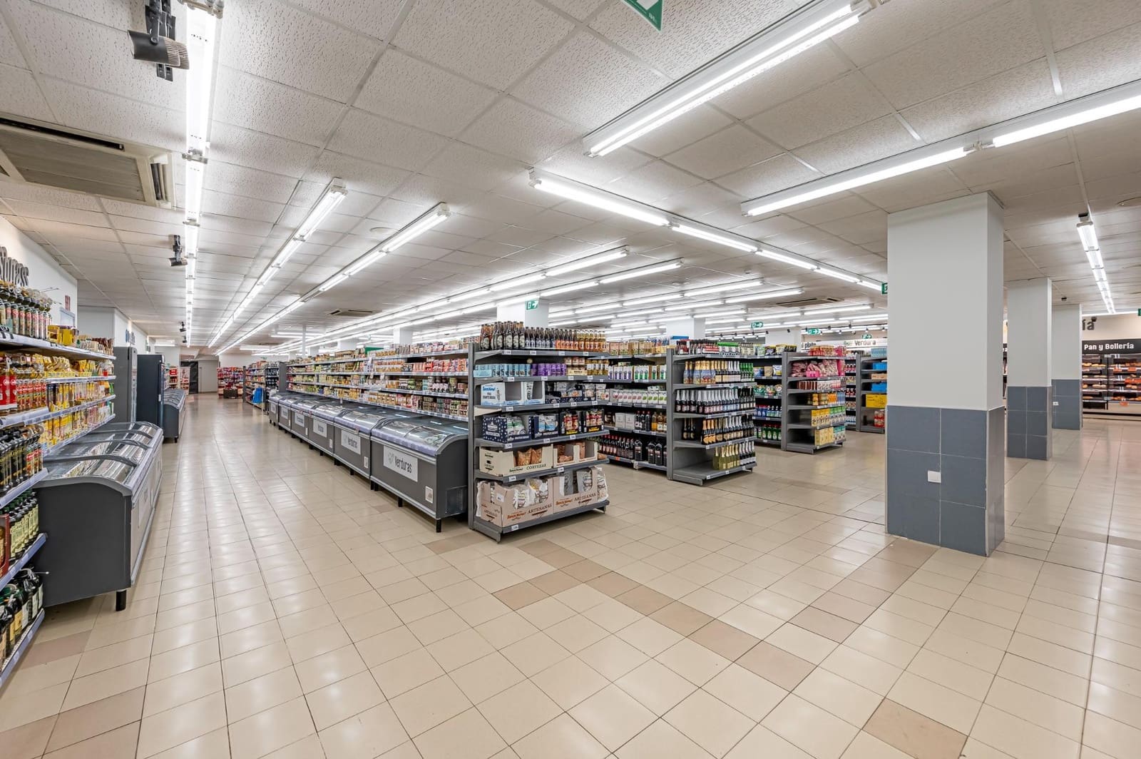 Local Commercial à vendre à Fuengirola avec garage - 4 200 000 € (Ref: 8138834)