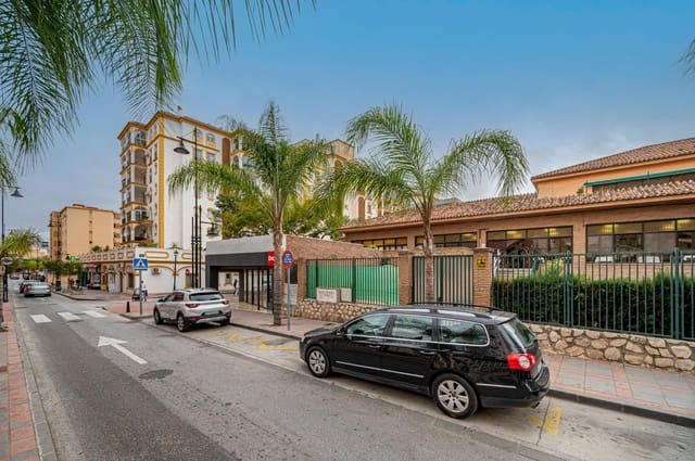 Kaupallinen myytävänä paikassa Los Boliches , Fuengirola mukana 
autotalli - 4 200 000 € (Ref: 8138834)
