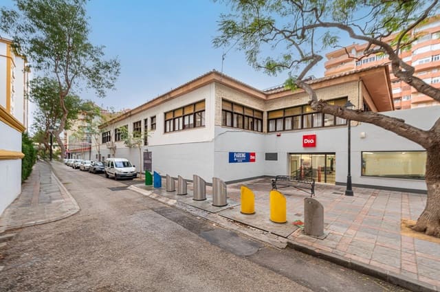 Kaupallinen myytävänä paikassa Los Boliches , Fuengirola mukana 
autotalli - 4 200 000 € (Ref: 8138834)