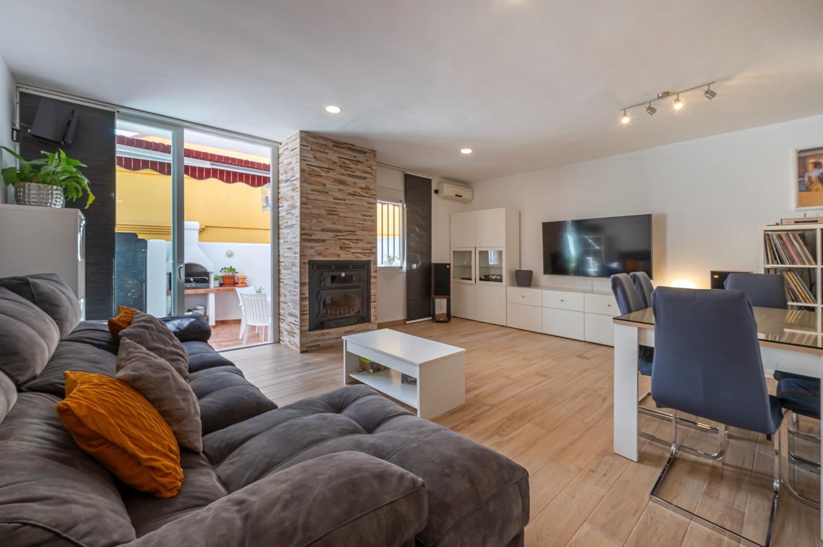 3 bedroom Terraced Villa for rent in Fuengirola with pool garage - € 2,000 (Ref: 8339704)