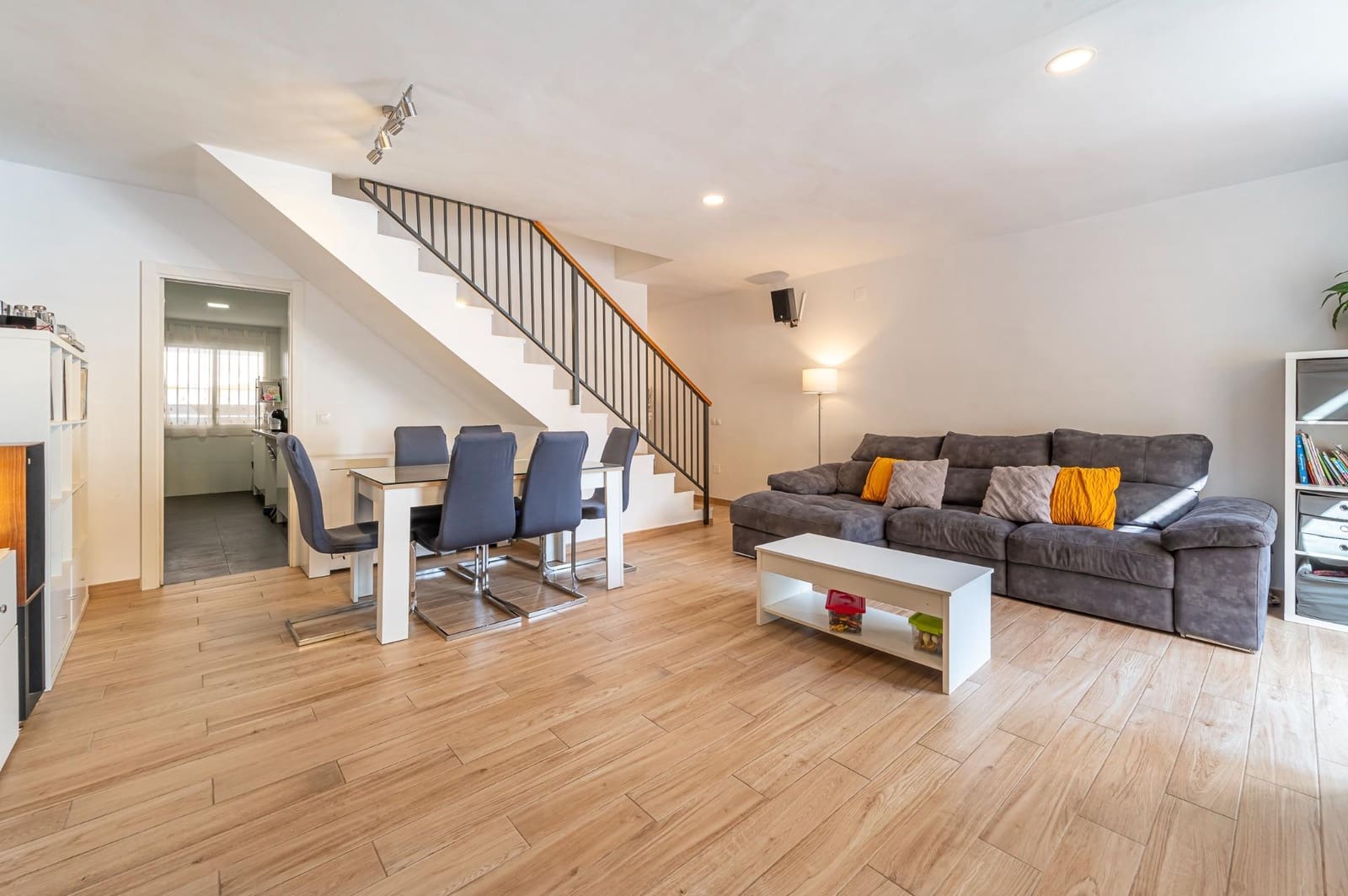 3 bedroom Terraced Villa for rent in Fuengirola with pool garage - € 2,000 (Ref: 8339704)