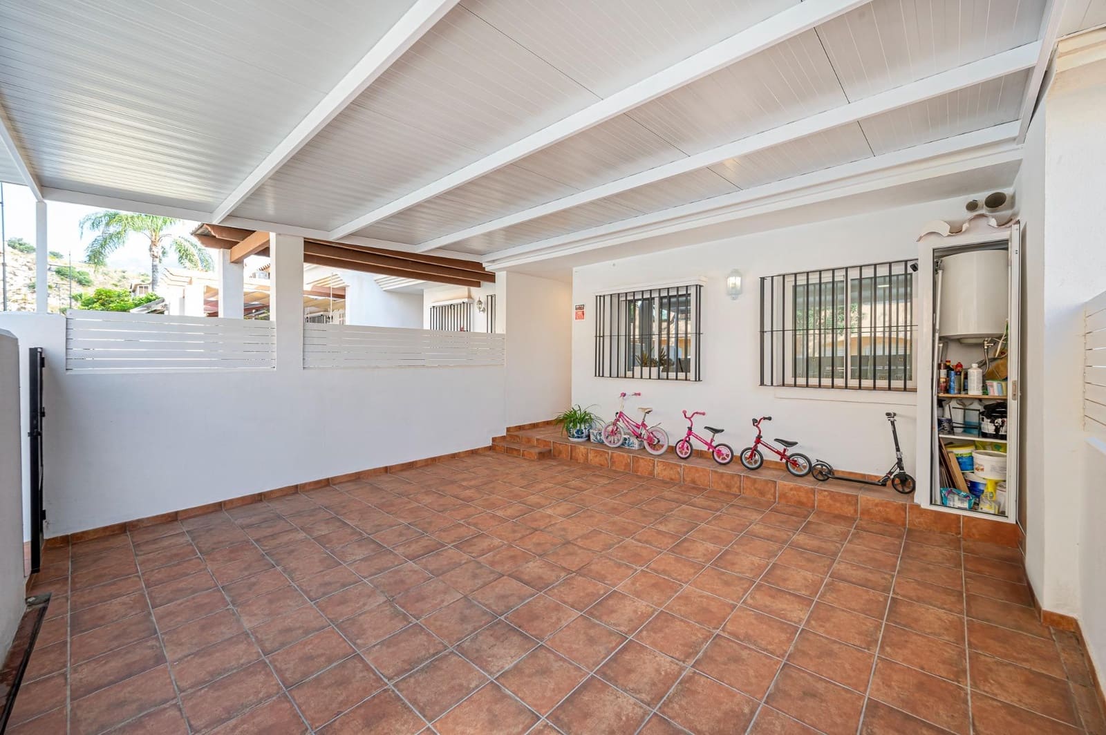 3 bedroom Terraced Villa for rent in Fuengirola with pool garage - € 2,000 (Ref: 8339704)