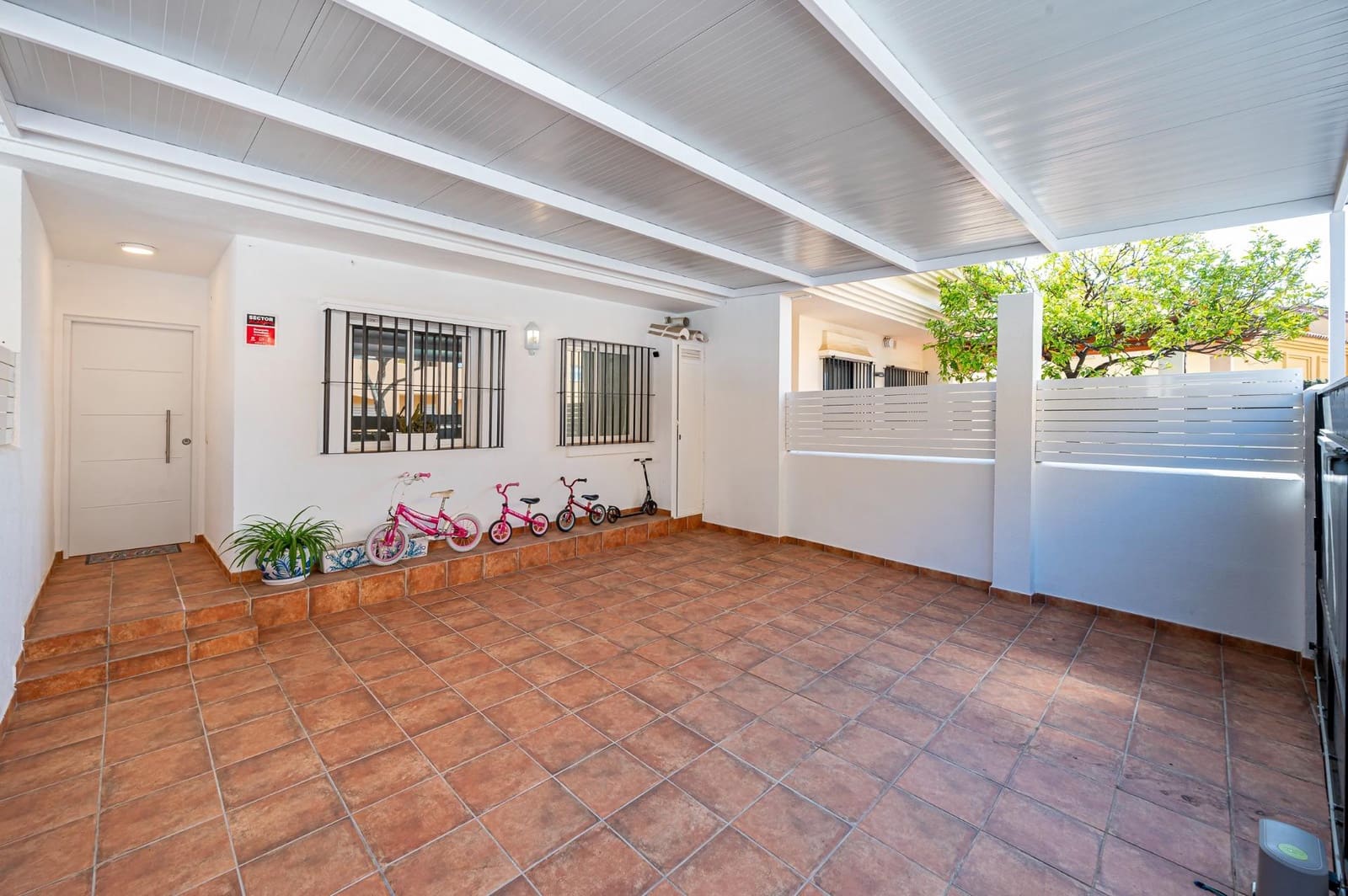 3 bedroom Terraced Villa for rent in Fuengirola with pool garage - € 2,000 (Ref: 8339704)