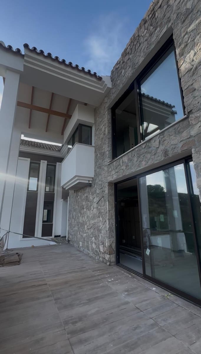 5 soverom Villa til salgs i Mijas med svømmebasseng garasje - € 1 495 000 (Ref: 8847554)