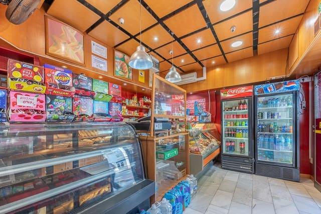 3 bedroom Commercial for sale in Fuengirola - € 170,000 (Ref: 8986101)