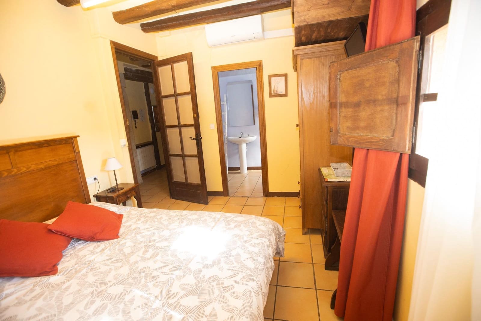 12 soveværelse Guesthouse/B & B til salg i Sietamo - € 480.000 (Ref: 9106600)