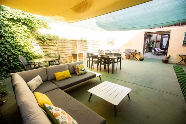 12 bedroom Guesthouse/B & B for sale in Siétamo - € 480,000 (Ref: 9106600)