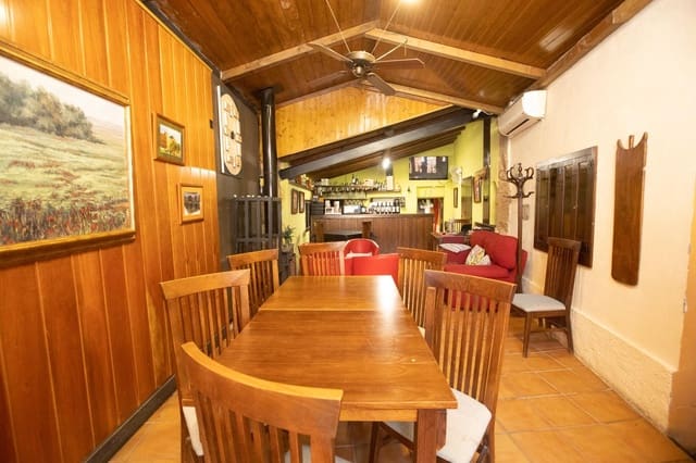 12 bedroom Guesthouse/B & B for sale in Siétamo - € 480,000 (Ref: 9106600)