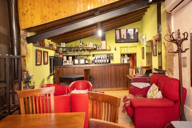 12 bedroom Guesthouse/B & B for sale in Siétamo - € 480,000 (Ref: 9106600)