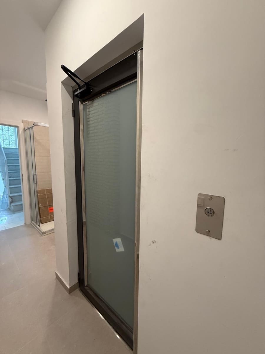 Hotel til salg i Sevilla by - € 645.000 (Ref: 9118829)