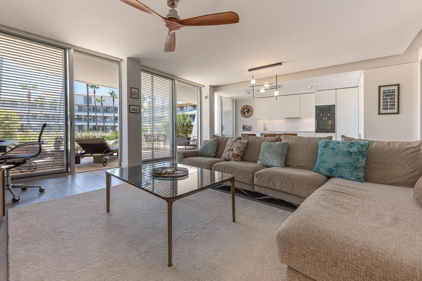 2 Zimmer Apartment zu verkaufen in Estepona mit Pool Garage - 795.000 € (Ref: 9137243)