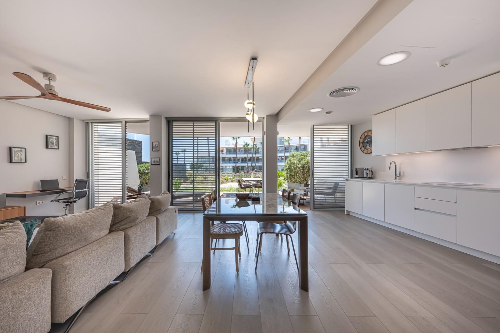 2 Zimmer Apartment zu verkaufen in Estepona mit Pool Garage - 795.000 € (Ref: 9137243)